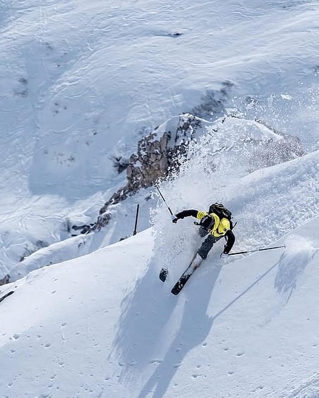 Customer @malmbeckjohan in Arch Snowboard Jacket Men Bright Yellow/Black