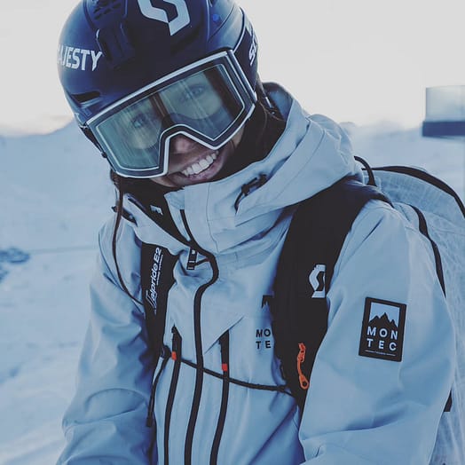 Client @zuzawitych dans Moss W Veste Snowboard Femme Soft Blue/Black