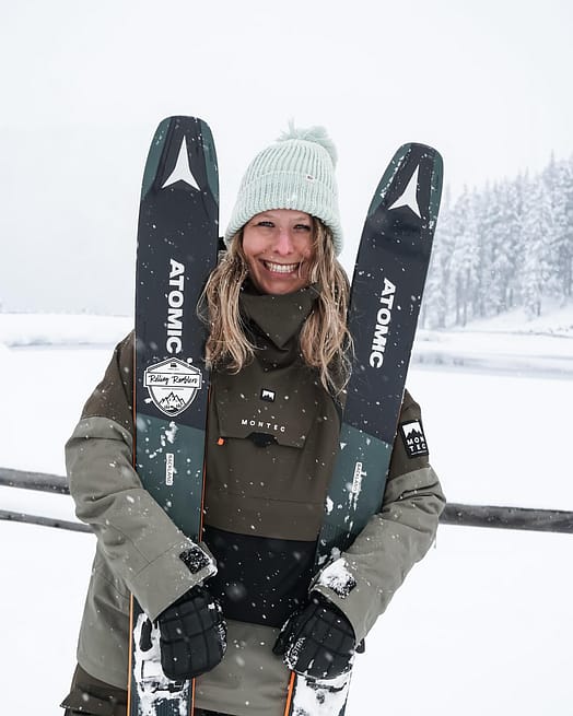 Customer @carmen.akkermans in Doom W Snowboard Jacket Women Olive Green/Black/Greenish