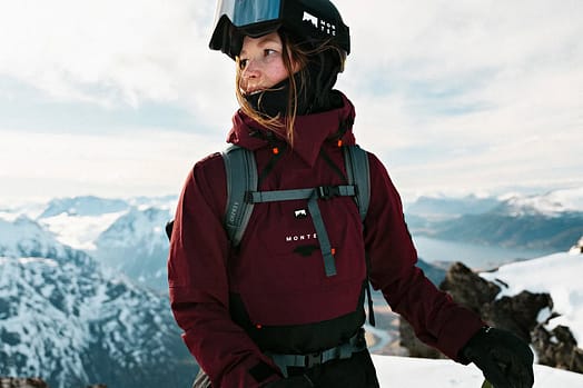 Client @louisealbinsson dans Doom W Veste Snowboard Femme Burgundy/Black