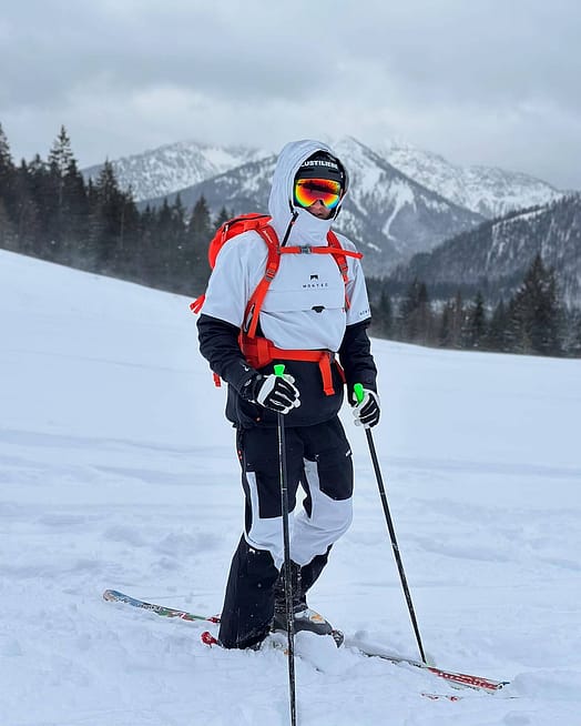 Customer @severin_fallecker in Dune Snowboard Jacket Men Light Grey/Black