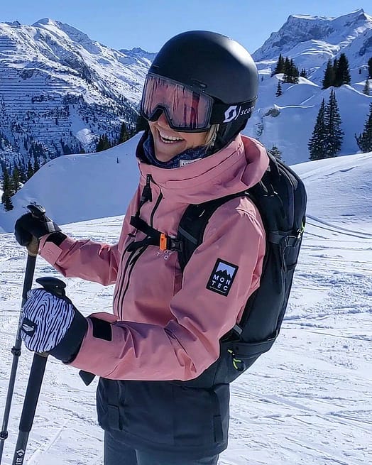 Zákazník @curious.carmencita v Moss W 2021 Bunda na Snowboard Dámské Pink/Black