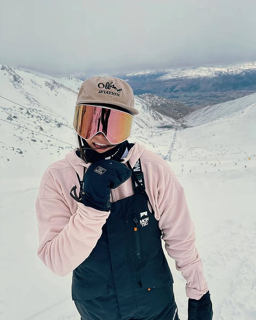 Customer @__maceypatton26 in Fawk W 2021 Snowboard Pants Women Black