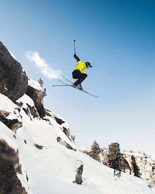 Customer @abekislevitz in Arch Snowboard Jacket Men Bright Yellow/Black