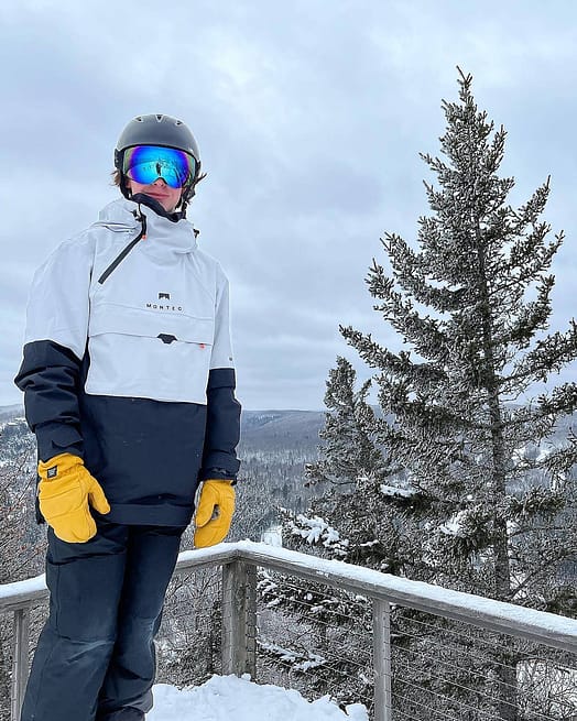 Customer @parker_nivala in Dune Snowboard Jacket Men Light Grey/Black