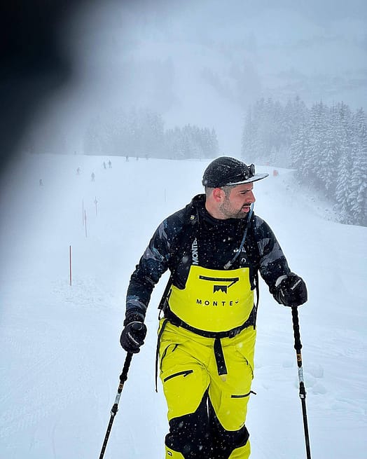 Customer @andremcerqueira in Arch Snowboard Pants Men Bright Yellow/Black