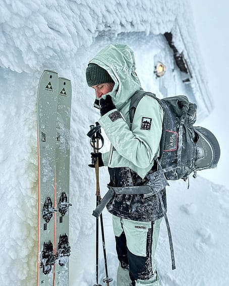 Client @lottawiemers dans Moss W Veste Snowboard Femme Soft Green/Black