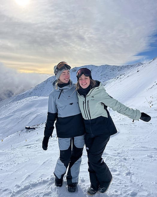 Client @annaboulton_ dans Dune W Veste Snowboard Femme Soft Blue/Black