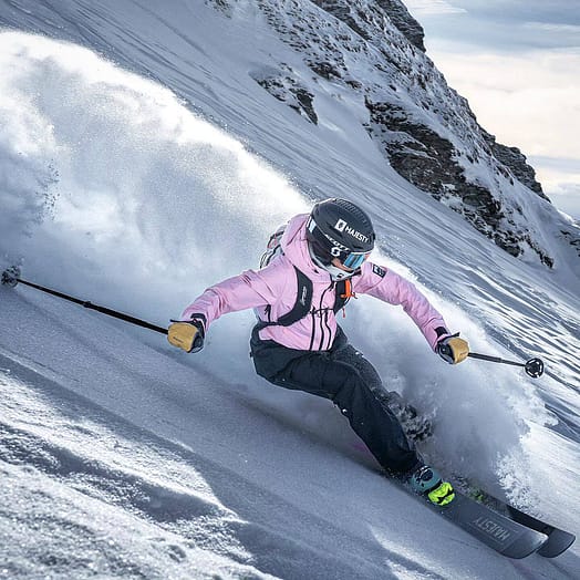 Client @zuzawitych dans Moss W Veste Snowboard Femme Soft Pink/Black